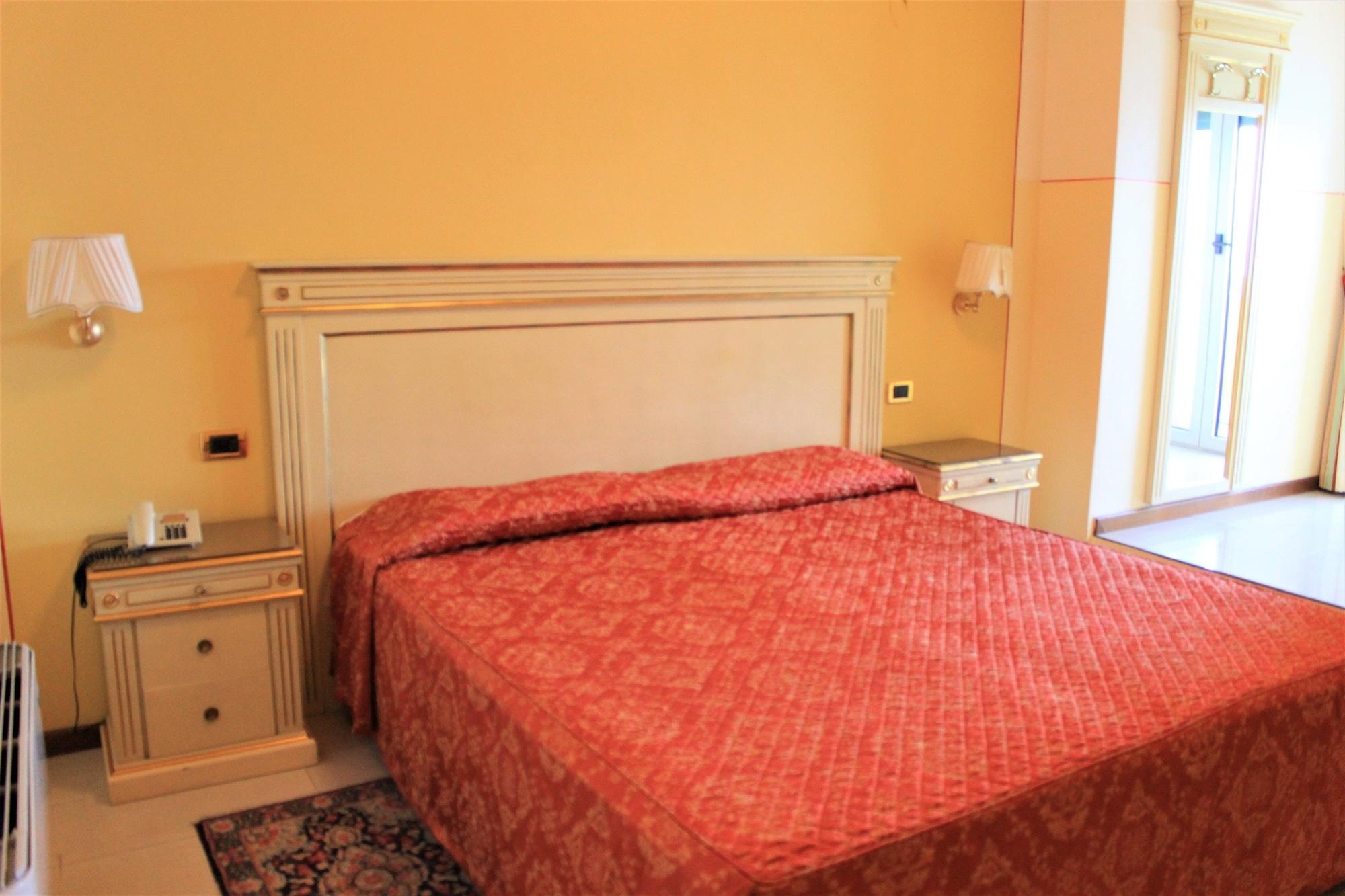 Hotel Estée Desenzano del Garda Exterior foto