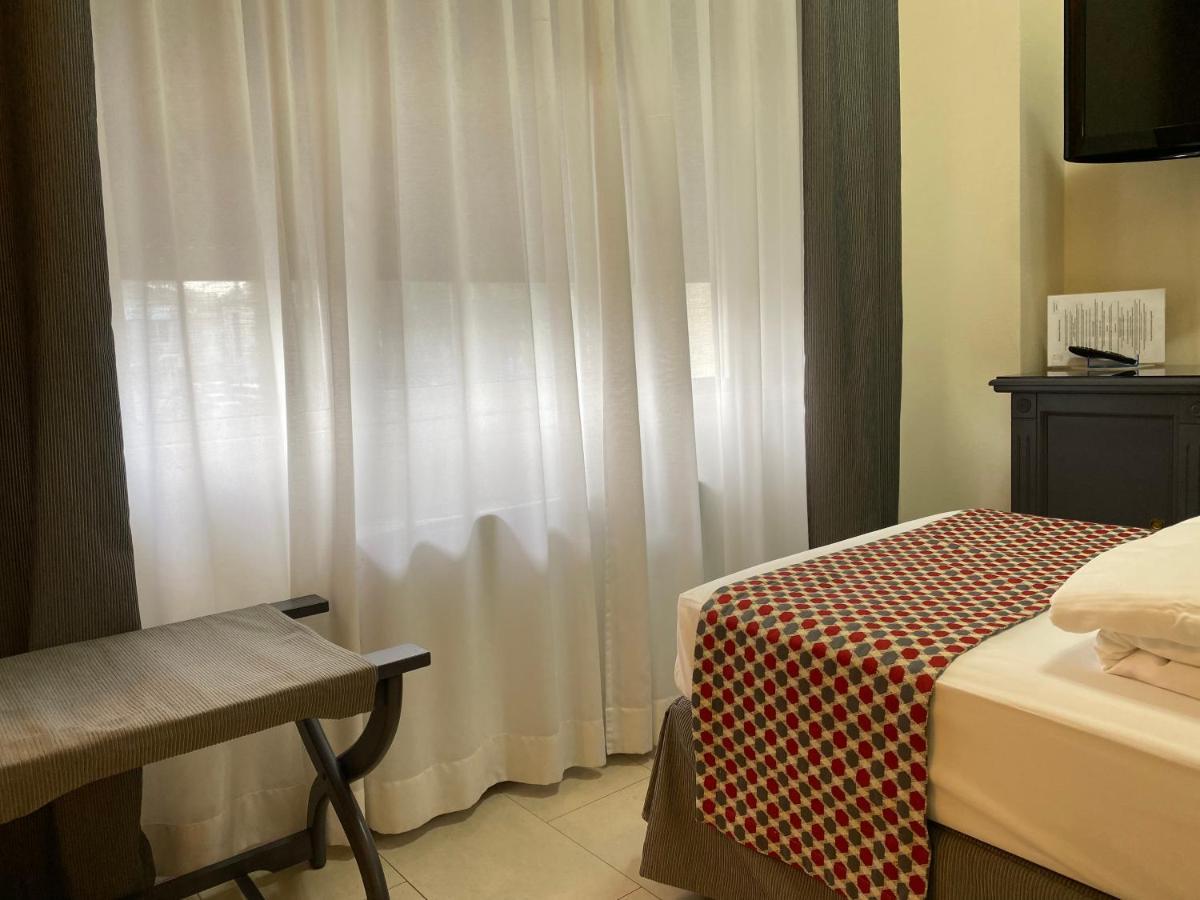 Hotel Estée Desenzano del Garda Exterior foto