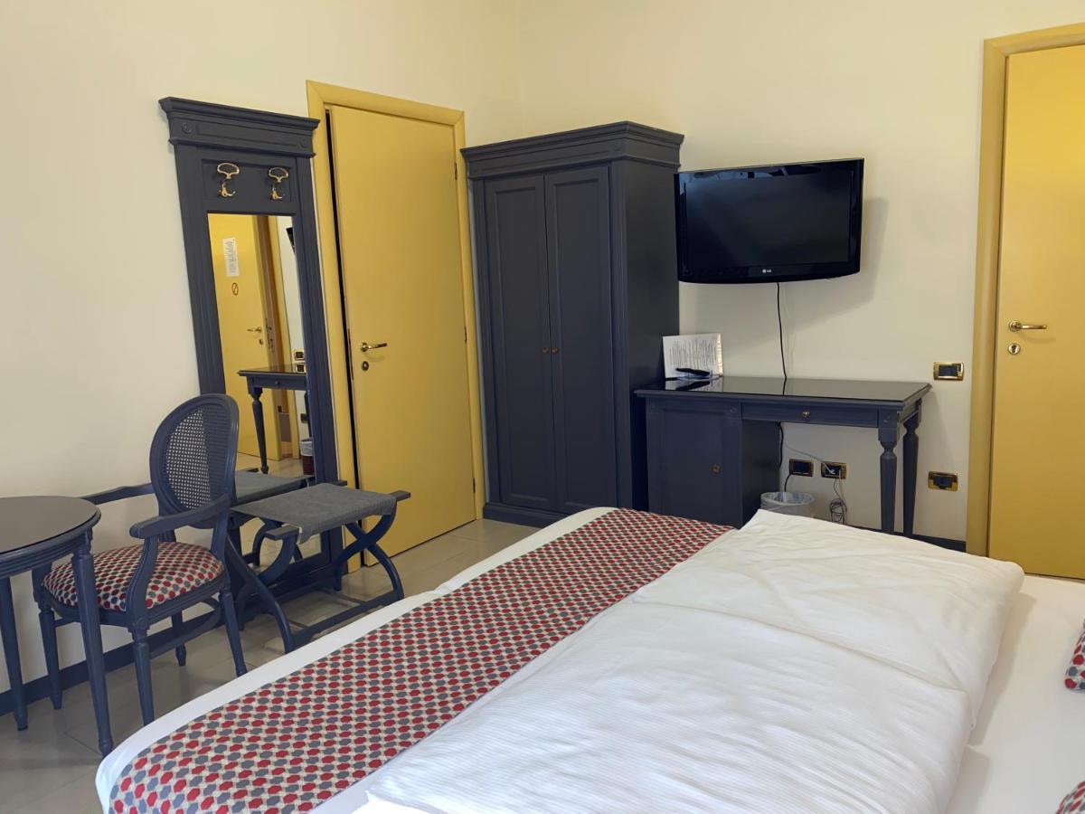 Hotel Estée Desenzano del Garda Exterior foto