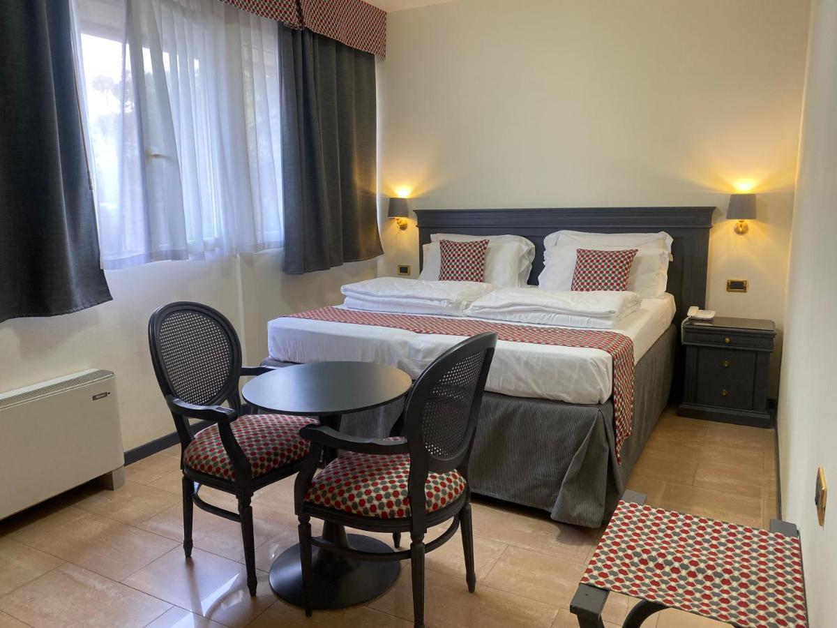 Hotel Estée Desenzano del Garda Exterior foto
